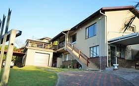 Breeze & Bliss Beach House 300M Walk To The Beach!